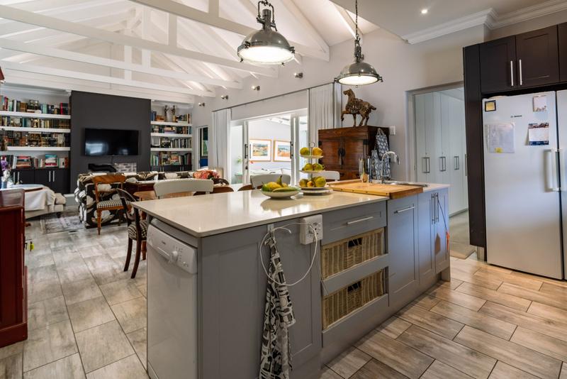 To Let 3 Bedroom Property for Rent in Whale Rock Gardens Western Cape